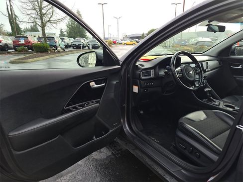 Used 2018 Kia Niro EX w/ EX Touring Graphite Edition image 7