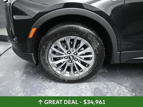 Used 2025 Cadillac XT4 Premium Luxury image 15