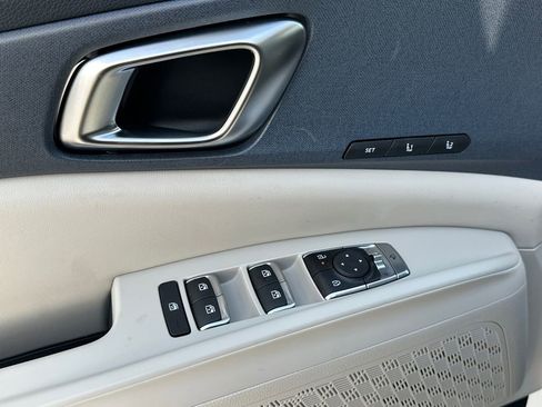 New 2026 Kia Carnival EX FWD image 16