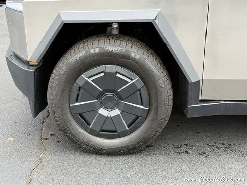 Used 2025 Tesla Cybertruck AWD Crew Cab image 47