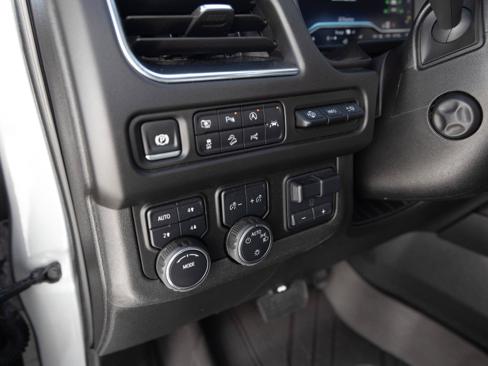 Used 2024 Chevrolet Tahoe High Country w/ Advanced Technology Package AWD/4WD image 25