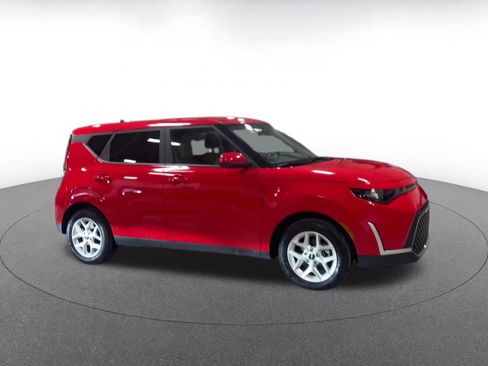 Used 2025 Kia Soul LX w/ LX Technology Package image 2