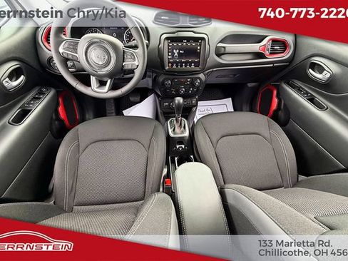 Used 2023 Jeep Renegade Latitude AWD/4WD image 10