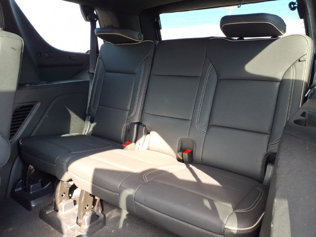Used 2023 GMC Yukon SLT w/ SLT Premium Package AWD/4WD image 9