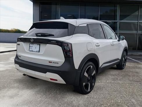 Used 2025 Nissan Kicks SR w/ SR Premium Package AWD/4WD image 7