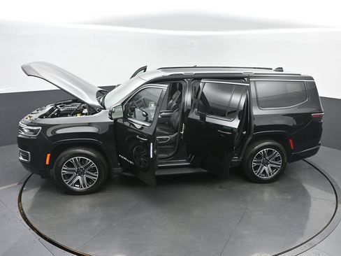Used 2025 Jeep Wagoneer 4WD image 70