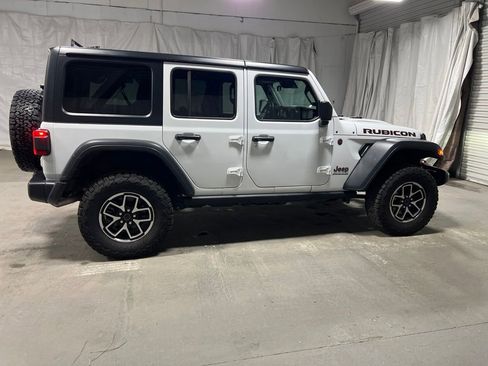 Used 2025 Jeep Wrangler Unlimited Rubicon AWD/4WD image 8