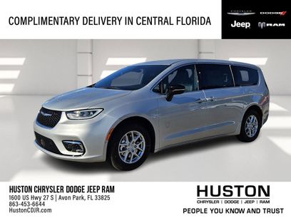 New 2026 Chrysler Pacifica Select