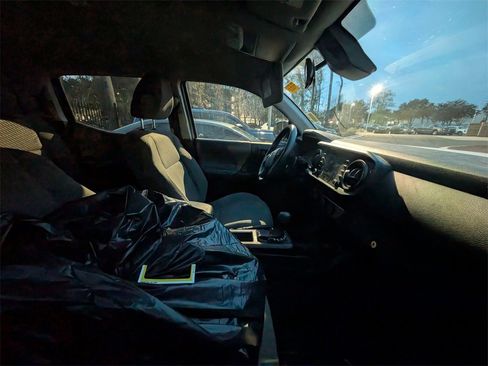 Certified 2022 Toyota Tacoma SR image 10