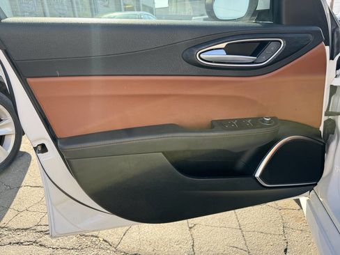 Used 2018 Alfa Romeo Giulia AWD image 13