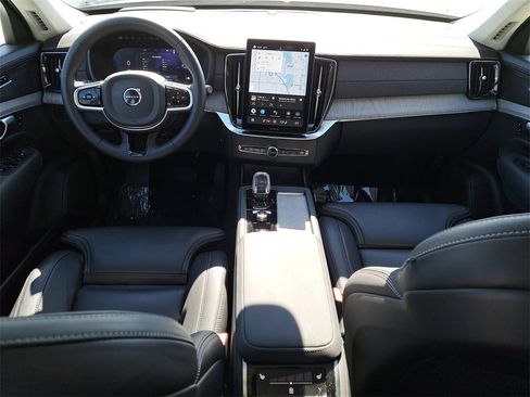 Used 2025 Volvo XC90 B5 Ultra w/ Lounge Package image 23