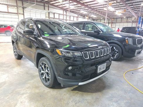 Used 2025 Jeep Compass Limited image 6