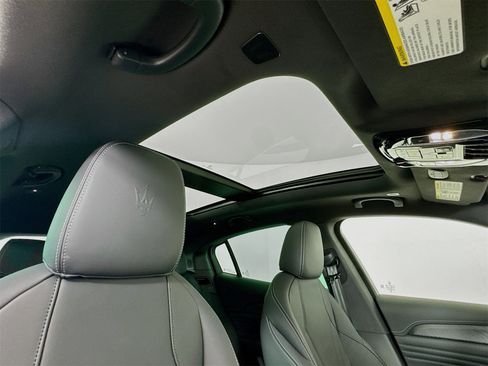 New 2025 Maserati Grecale GT image 22