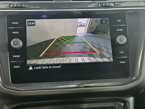 Used 2023 Volkswagen Tiguan SE AWD/4WD image 13