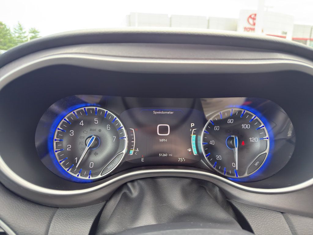 Used 2025 Chrysler Pacifica Select FWD image 14
