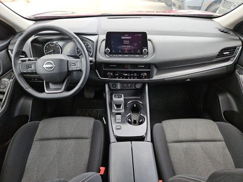 Certified 2025 Nissan Rogue SV image 18