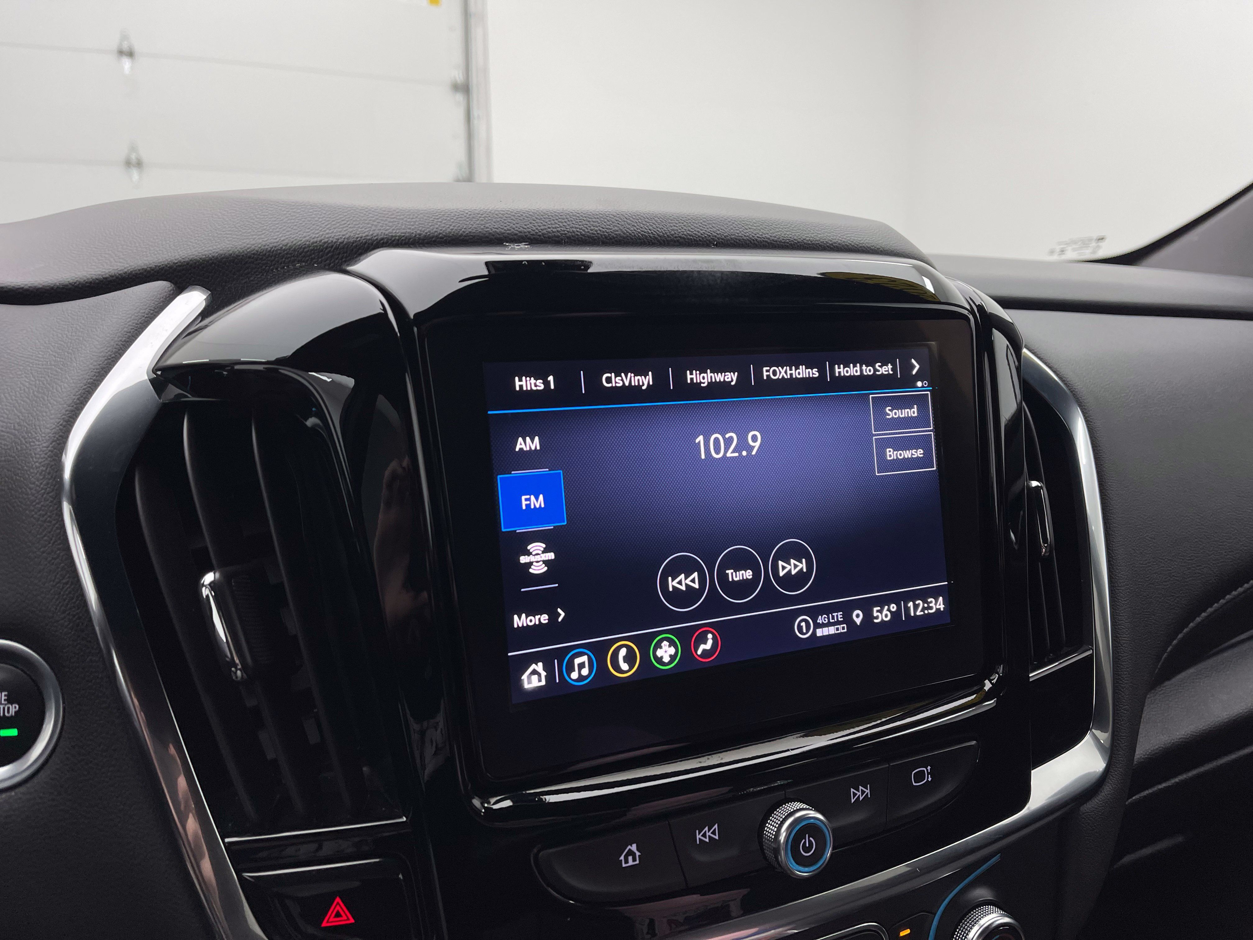 Used 2023 Chevrolet Traverse LT FWD image 25