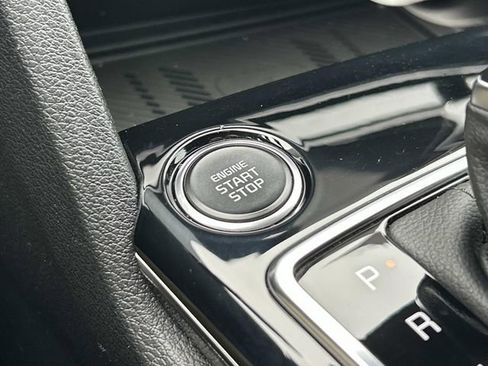 Used 2025 Kia Sportage SX image 32