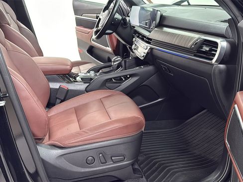 Used 2025 Kia Telluride SX image 18