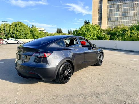 Used 2024 Tesla Model Y 2WD image 38