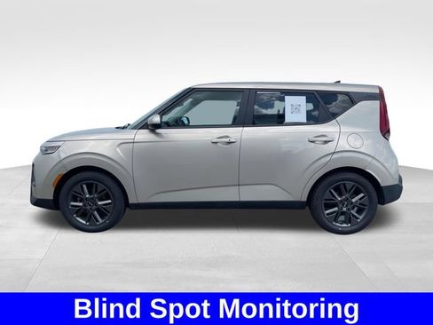 Used 2020 Kia Soul EX FWD image 2