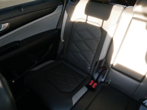 Used 2024 Volkswagen Atlas Peak Edition SEL image 12