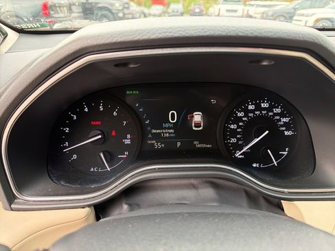 Used 2019 Toyota Avalon XLE image 22