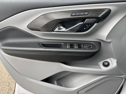 Used 2024 GMC Terrain SLT image 9