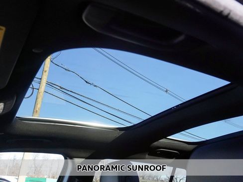 Used 2025 Mercedes-Benz GLB 250 4MATIC image 3
