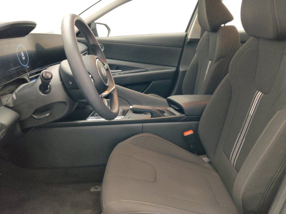 Used 2024 Hyundai Elantra SEL FWD image 17