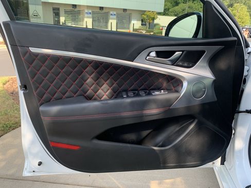 Used 2022 Genesis G70 3.3T RWD image 14