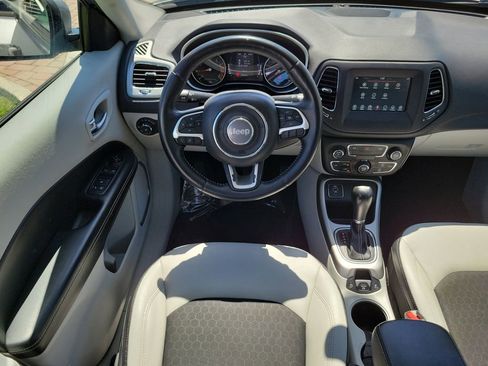 Used 2019 Jeep Compass Latitude image 14