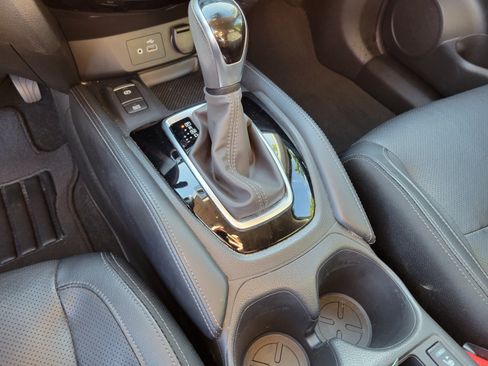 Used 2019 Nissan Rogue SL w/ Premium Package FWD image 21