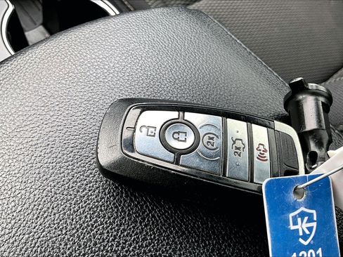 Used 2018 Ford Explorer XLT w/ Equipment Group 201A AWD/4WD image 12