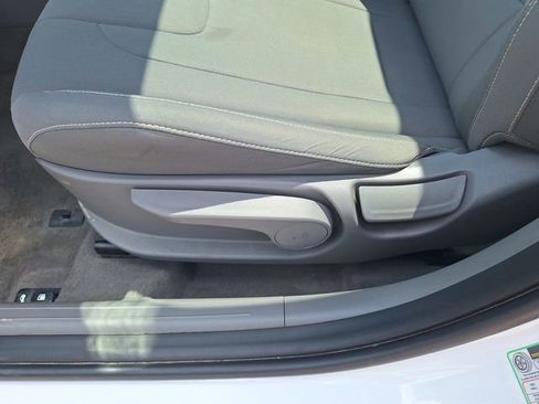 Used 2025 Hyundai Elantra SEL FWD image 17