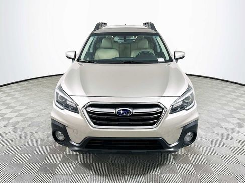 Used 2018 Subaru Outback 3.6R Limited image 2