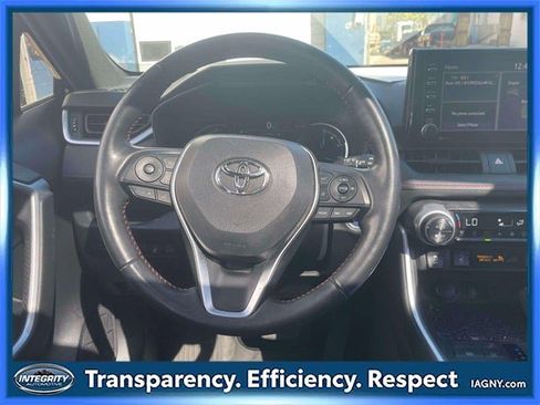 Used 2021 Toyota RAV4 SE image 14