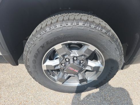 New 2025 GMC Sierra 2500 SLT w/ SLT Convenience Package image 12