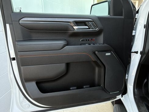 Used 2023 GMC Sierra 1500 AT4 w/ AT4 Preferred Package AWD/4WD image 9