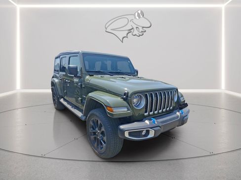 Used 2023 Jeep Wrangler Unlimited Sahara AWD/4WD image 5