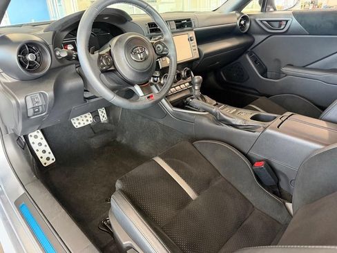 Used 2025 Toyota GR86 Premium RWD image 8