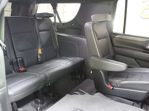 Used 2024 GMC Yukon XL SLT w/ SLT Luxury Package AWD/4WD image 9