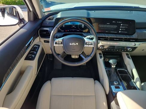 Certified 2025 Kia Telluride SX FWD image 15
