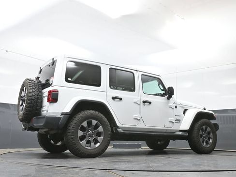 Used 2018 Jeep Wrangler Unlimited Sahara AWD/4WD image 45