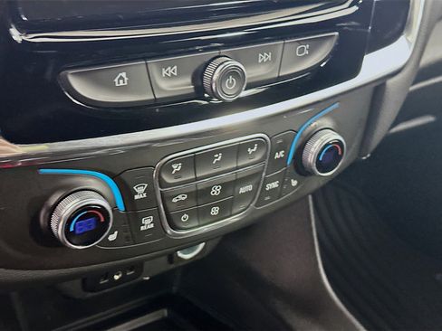 Used 2023 Chevrolet Traverse LT FWD image 23