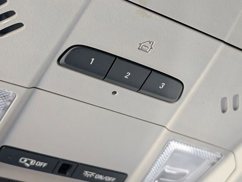 Used 2021 Chevrolet Equinox LT image 33