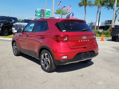 Used 2023 Hyundai Venue Limited w/ Cargo Package FWD image 7