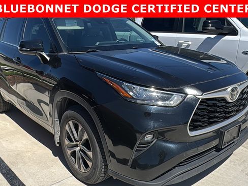Used 2020 Toyota Highlander XLE image 3