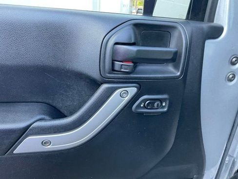 Used 2017 Jeep Wrangler Unlimited Sahara w/ Connectivity Group AWD/4WD image 24