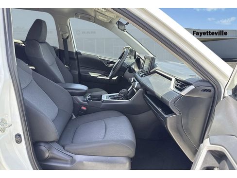 Used 2021 Toyota RAV4 XLE AWD/4WD image 16